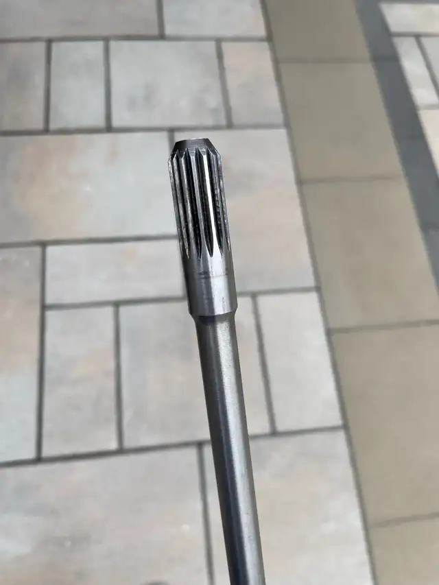 1990s Johnson / Evinrude 25/35hp Drive Shaft in Powerboats & Motorboats in Markham / York Region - Image 5