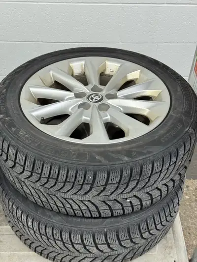 Toyota corolla original OEM rims with Winter Tires 205/55R16