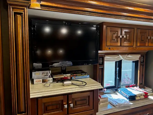 2013 45' Tiffin Zephyr for sale in RVs & Motorhomes in Grande Prairie - Image 16