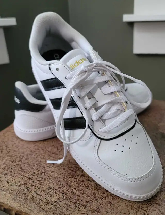Adidas Sneakers women's size 6