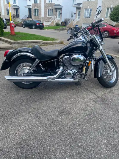 This 1999 Honda Shadow VT750 Ace Deluxe is a classic cruiser in great condition, perfect for riders...