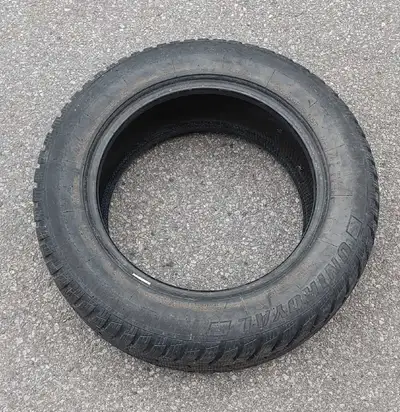 Un pneu d'hiver usagé grandeur 16 pouces en bonne condition. Disponible maintenant. Dimension 215 60...