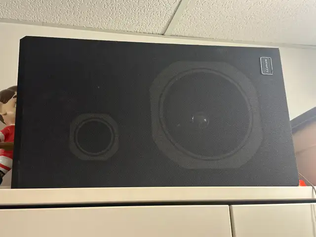 Lloyd's R842 Stereo System in Stereo Systems & Home Theatre in Calgary - Image 3