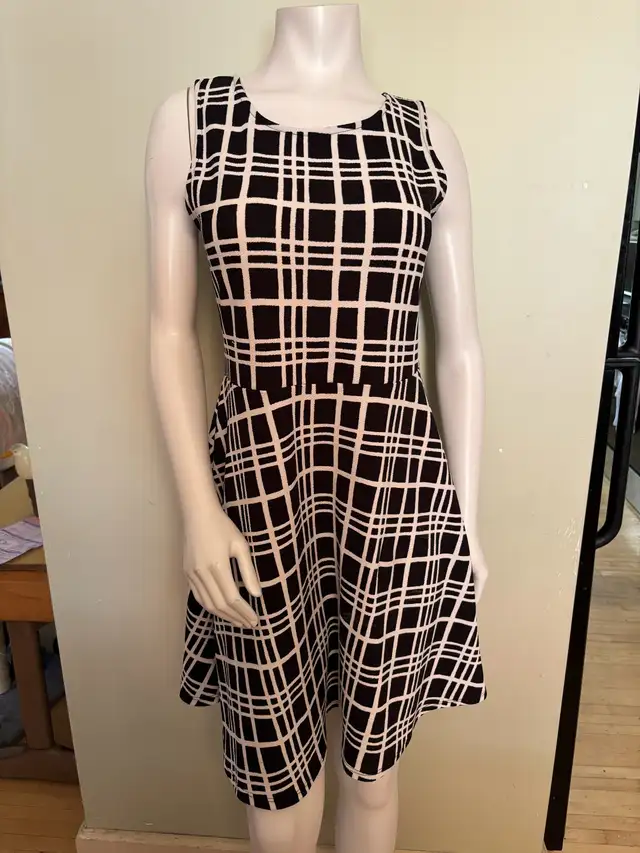 Suzy Shier Dress (L) in Women's - Dresses & Skirts in Kitchener / Waterloo - Image 2