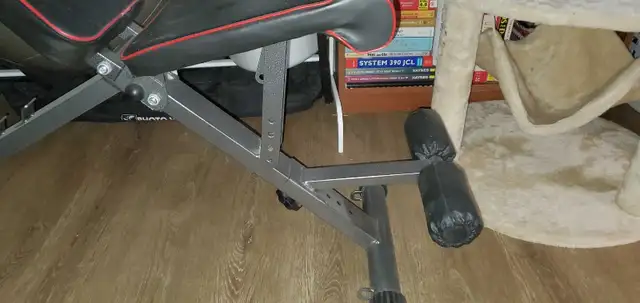 MOTV8 Weight Bench - Pretty much brand new -  Hardly used in Exercise Equipment in Ottawa - Image 4