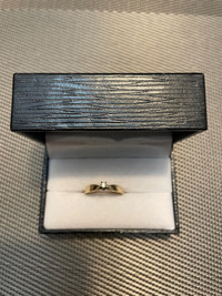 10kt gold Diamond Engagement ring