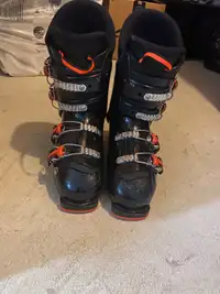  Ski boots (NEED GONE)