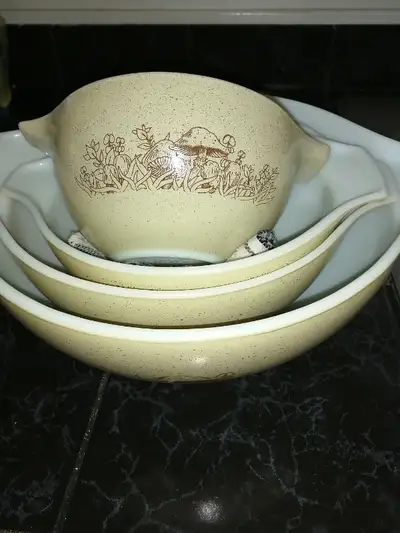 Corning Ware serving bowls ...no chips or cracks ....used very little