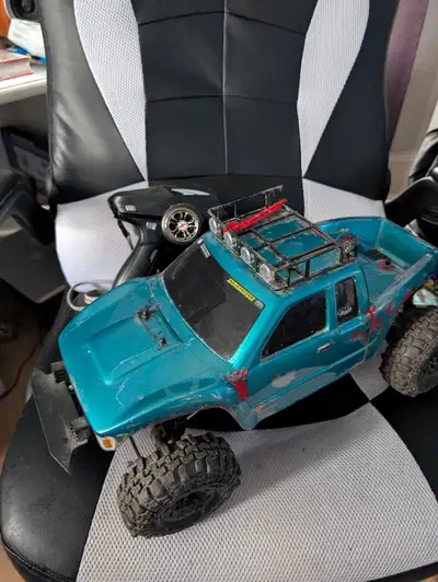 RC rock crawler all metal drive line . Dumbo RC transmitter and receiver pro line cliffhanger body b...