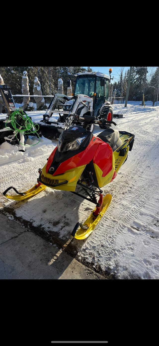 Renegade XRS in Snowmobiles in Kapuskasing - Image 2