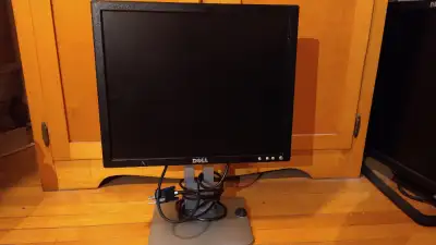 Écran Dell 19" - 19" Dell Monitor, View more