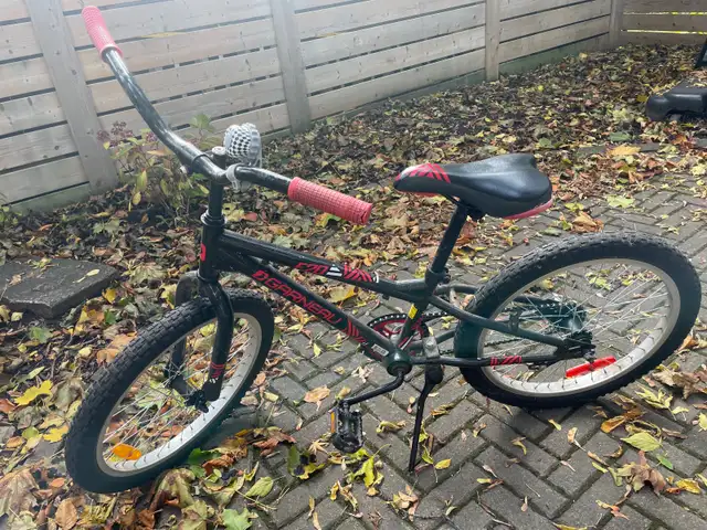 20” Garneau Kids Bicycle in Kids in City of Toronto - Image 2