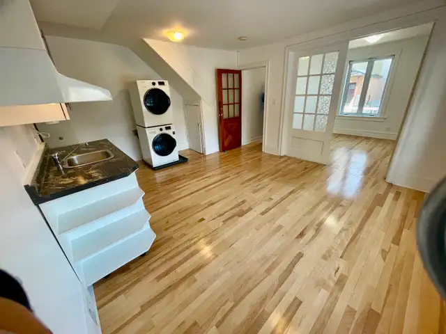 2-Storey Unit with 2 Beds & 2 Baths for Rent in Hintonburg (Otta