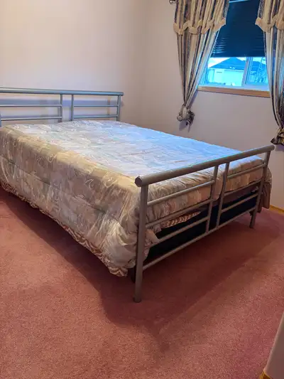 QUEEN SIZE BED $500., View more