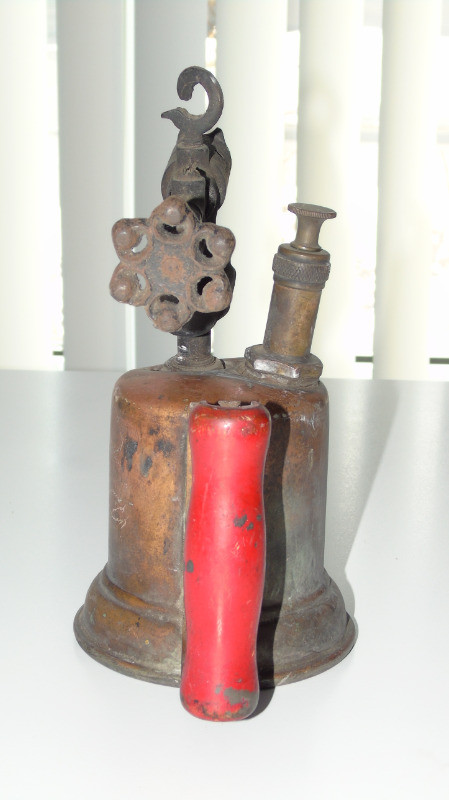 Chalumeau à souder ou décaper antique en cuivre (blowtorch) in Arts & Collectibles in Québec City - Image 2