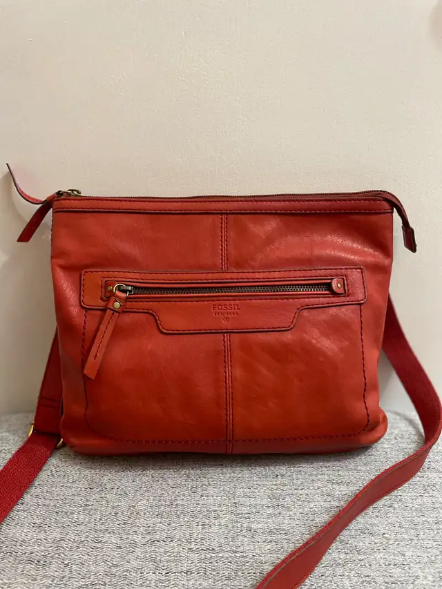 Fossil Leather Crossbody Bag in Women's - Bags & Wallets in Kitchener / Waterloo - Image 3