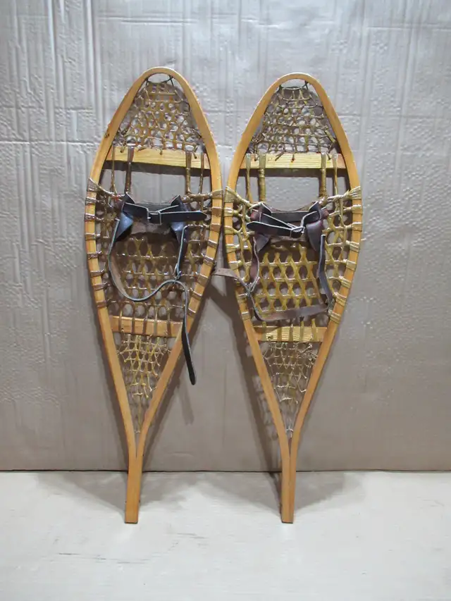 Mukluk Bastien Bros. 6 femme + Raquettes 36 " en babiche. in Fishing, Camping & Outdoors in Québec City - Image 8
