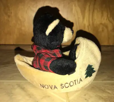 Approx 6 inches long x 5 inches tall...pickup Niagara Falls...shipping available