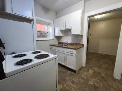 Peterborough 1 bedroom ground floor Apartment $1250 + hydro