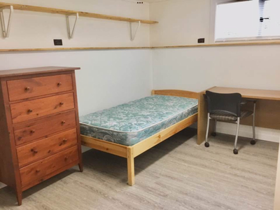 A room within walking distance to Uvic is available from May till August. Located in a very quiet an...
