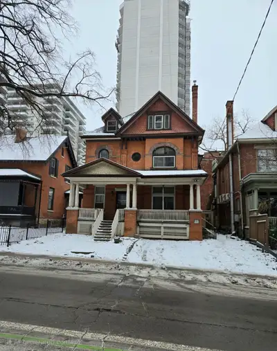 Newly Renovated 2 Bed Lower Suite in Great Location