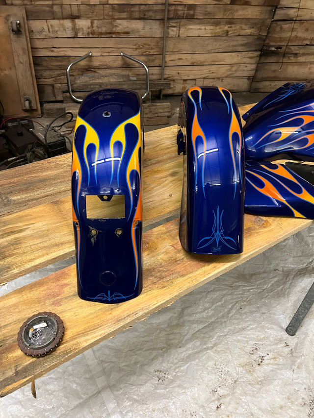 Reduced price $$$07 street glide tin set with custom paint in Frames & Parts in Hamilton - Image 2