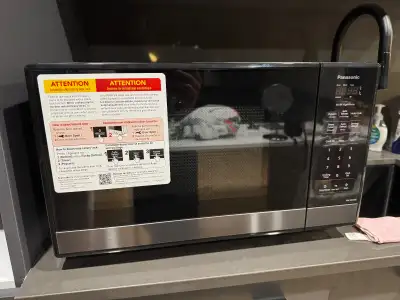 Panasonic 0.9 cu.ft Microwave – 900W (Like New), View more