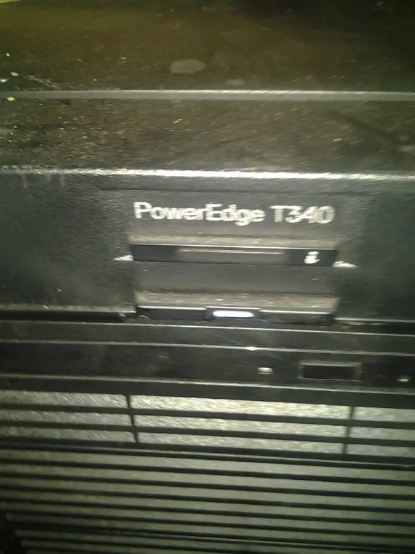 dell t340 with3 hard drives VERY fast ddr4 server morethan 100 s in Servers in City of Montréal - Image 3