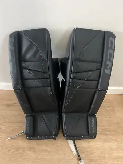 CCM Junior Goalie Pads 26+1, View more