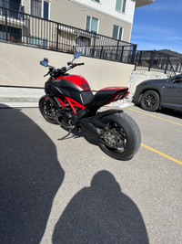 2011 Ducati Diavel!!! Excellent condition low Km!!!!