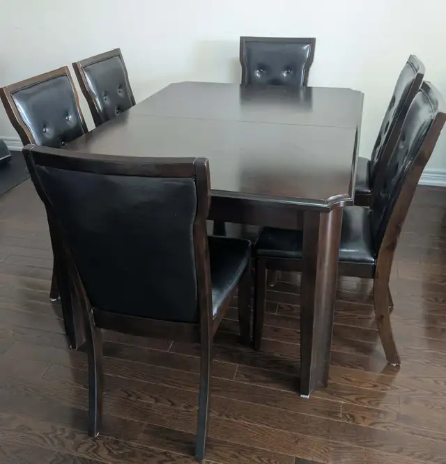 Beautiful dining table set with eight chairs in Dining Tables & Sets in Markham / York Region - Image 3