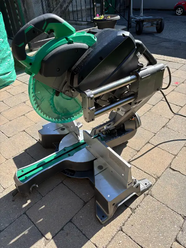 Hitachi C12RSH2 Miter Saw w/ Laser – Excellent in Power Tools in City of Toronto - Image 3