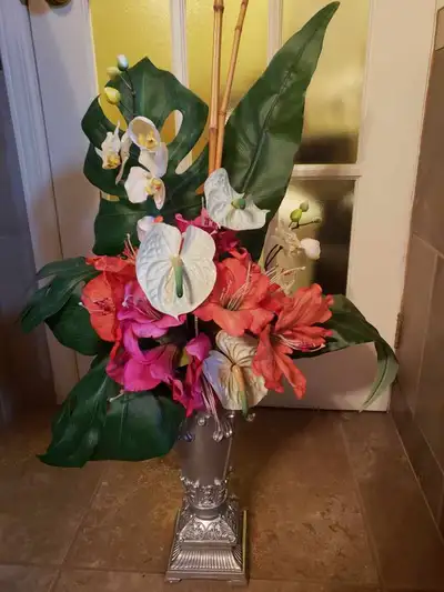 Jolie vase et fleurs, View more