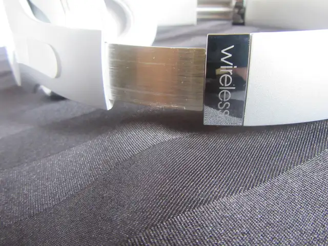 MINT Beats Solo3 Wireless Bluetooth Over-Ear Headphones in Headphones in Brockville - Image 7