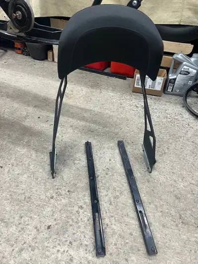 Skidoo backrest for xs/xp/xr chassy all hardware is there ready to install
