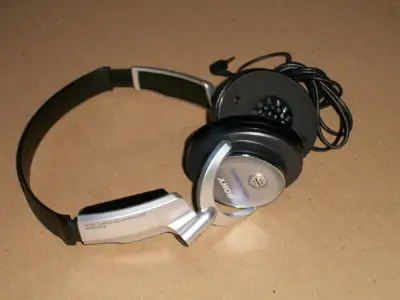Excellent condition. Phone 1-289 893 0809. No texts.