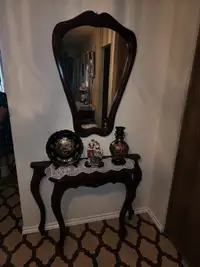 Beautiful two piece table with mirror 