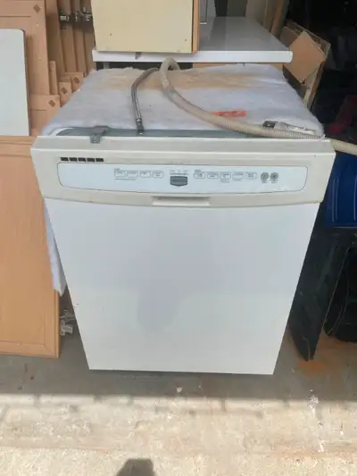 Used Dishwasher, 2011 model, works, removed as I am renovating my kitchen and going with all new app...