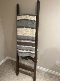 Solid pine blanket ladder