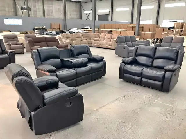 Reclining Living Room Set in Chairs & Recliners in Kitchener / Waterloo - Image 2