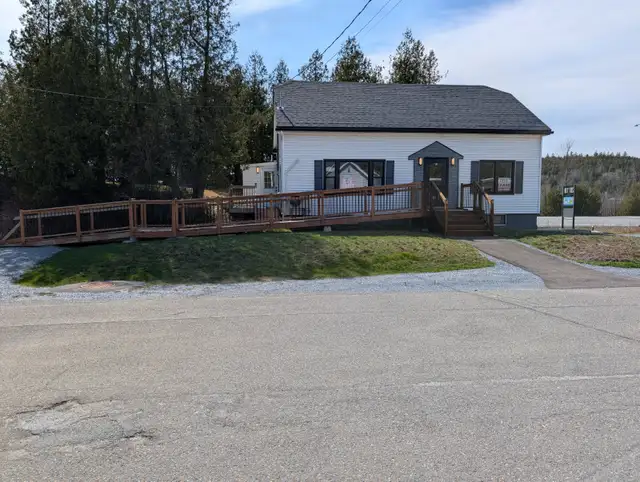 Prime Commercial Space - Retail or Professional Office in Commercial & Office Space for Rent in Saint John - Image 2