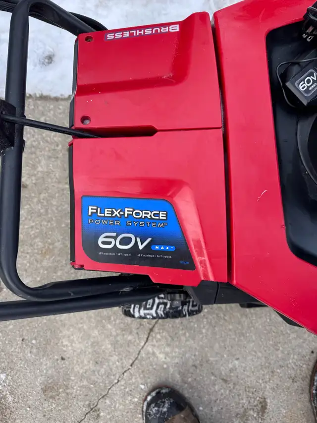 Toro 60V brushless SnowBlower and Toro Weed  Trimmer in Snowblowers in Windsor Region - Image 3