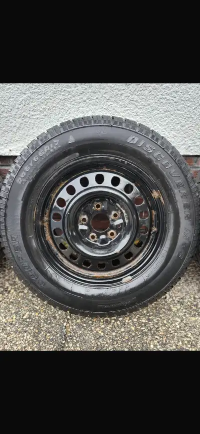 245 / 65 R 17 Cooper Snow Groove Winter tires and rims 17 inches Used on a Jeep Grand Cherokee Looki...