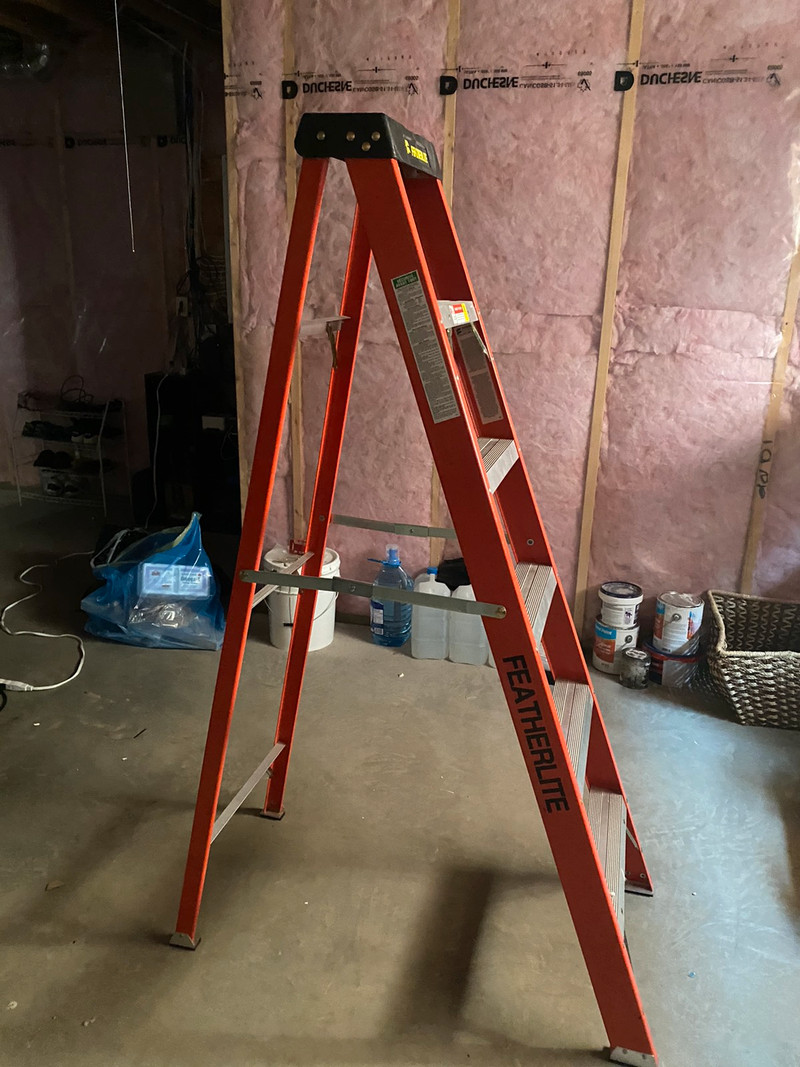 Featherlite fibreglass Step Ladder Ladders & Scaffolding Edmonton