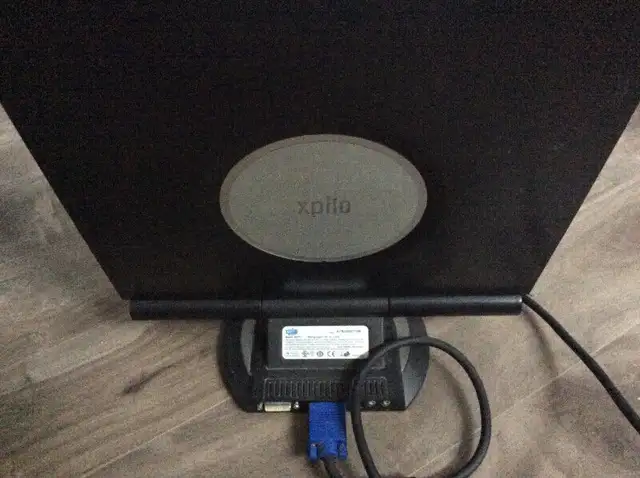 ecran d ordinateur /moniteur in Monitors in West Island - Image 3