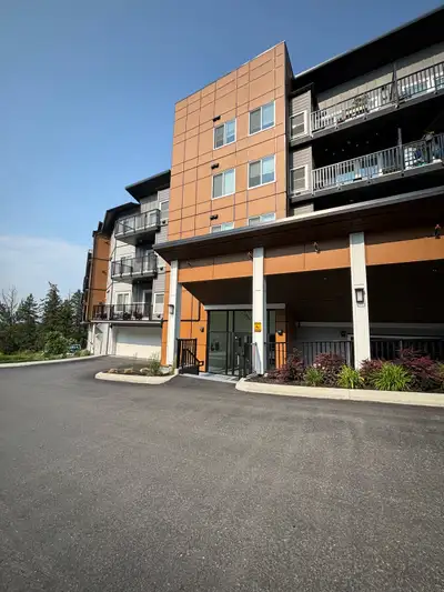 Bright Private Bedroom + Bathroom in Spacious 2 Bed 2 Bath 1 Den