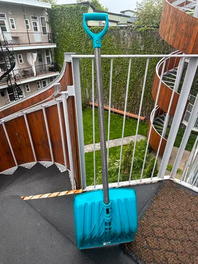 Achetée chez Canadian Tire. Utilisée seulement 2 fois
