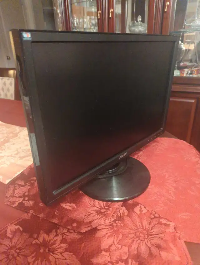 ASUS Monitor Écran in Desktop Computers in Longueuil / South Shore - Image 2