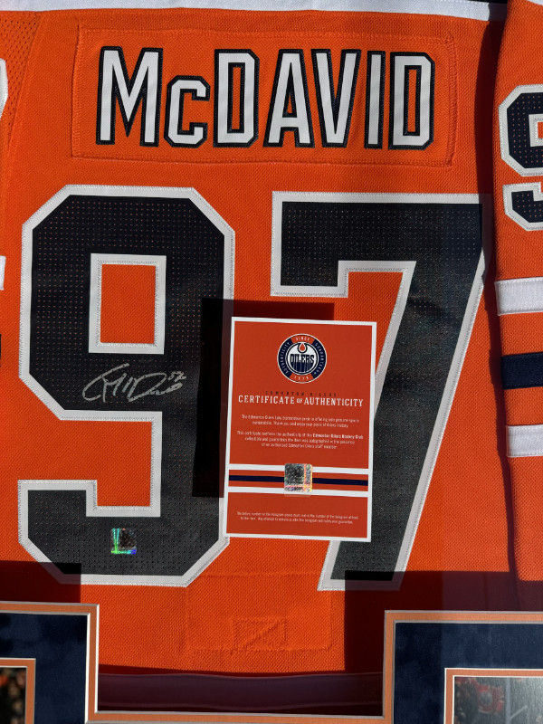 CONNOR MCDAVID Autographed Adidas NHL Edmonton Oilers COA Frame in Arts & Collectibles in City of Toronto - Image 2