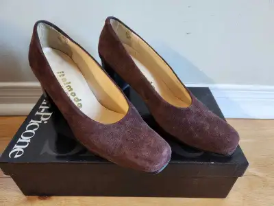 Italmoda Suede Block Heel Pumps size 35 EU, View more